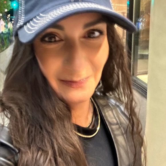 💎👗🎀👠MEET YOUR SELLER/ BUYER👢👛💄👜 - Picture 3 of 5